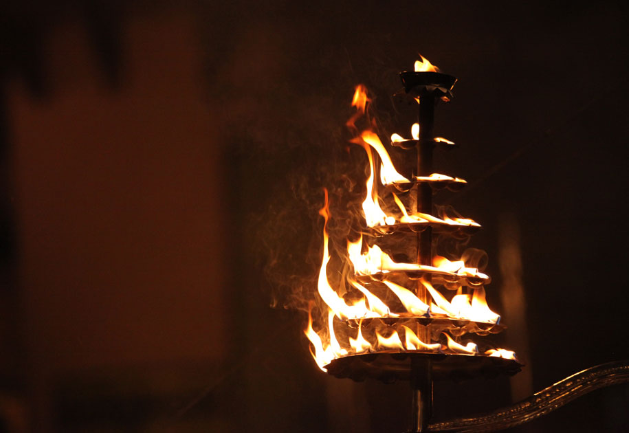 02_aarti.lamp.ganga.offering.benares. varanasi.jpg